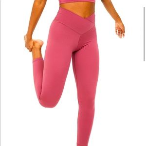 BEAND NEW AERIE CROSSOVER LEGGINGS!